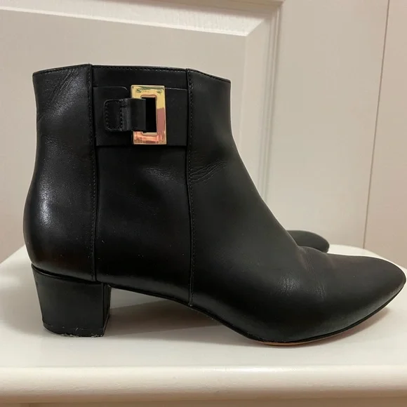 Nine West- Black leather, pointed toe, low heel, boot w/side zipper &gold accent - Picture 7 of 9